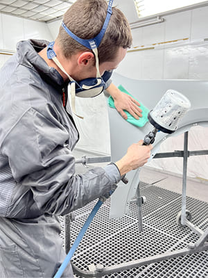 Travaux de peinture sur carrosserie au garage du Pont Neuf, carrossier à Sète 